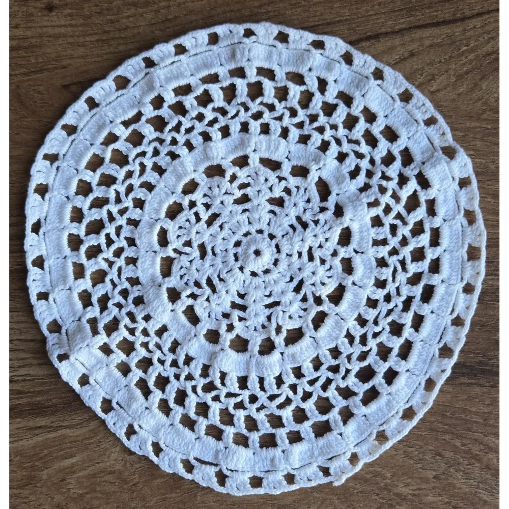 Vintage Hand Crocheted White Lace Doily Round 8.5″ Table Dresser Decor‎